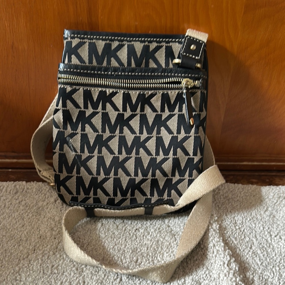 Michael Kors Black and Cream Logo Crossbody